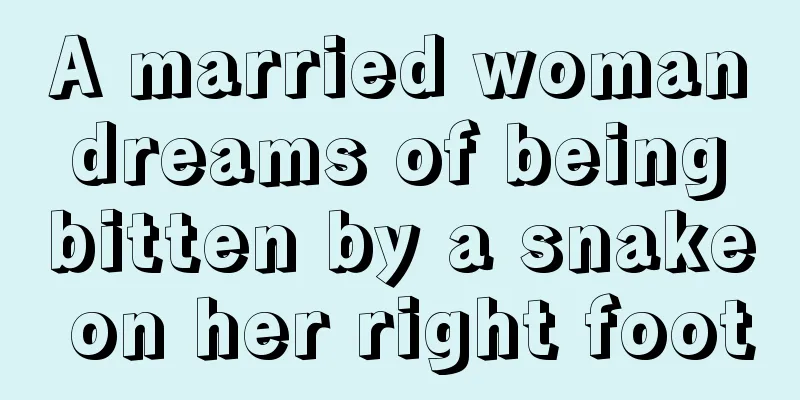 A married woman dreams of being bitten by a snake on her right foot